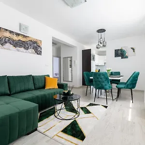 Silver Luxury Apartment